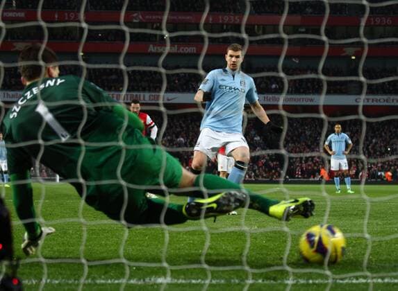 FC Arsenal London vs. Manchester City . . 13.01.13 Edin Dzeko (MC) has his penalty saved by Wojciech Szcczesny (A) 