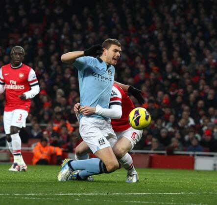 FC Arsenal London vs. Manchester City . . 13.01.13 Edin Dzeko (MC) is held by Laurent Koscielny (A), leading to a penalty and Laurent Koscielny (A) being sent off. 