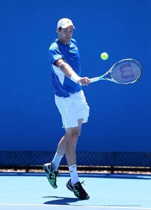 Australian Open 2013, Melbourne Park,ITF Grand Slam Tennis Tournament, Julian Reister (GER),Aktion,Einzelbild,Ganzkoerper,Hochformat,