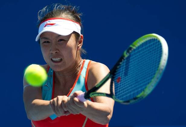 (130115) -- MELBOURNE, Jan. 15, 2013 (Xinhua) -- Peng Shuai of China hits a return during her first round women s singles match on the second day of 2013 Australian Open tennis tournament in Melbourne, Australia, Jan. 15, 2013. 