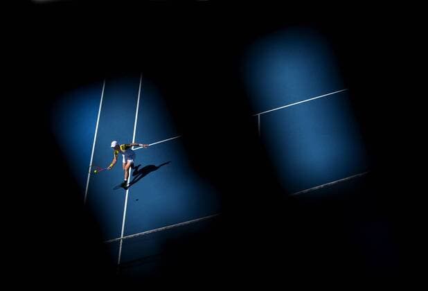 (130115) -- MELBOURNE, Jan. 15, 2013 (Xinhua) -- Andy Murray of Great Britain hits a return during his first round men s singles match on the second day of 2013 Australian Open tennis tournament in Melbourne, Australia, Jan. 15, 2013. Andy Murray won 3-0 to enter the next round. (Xinhua Chen Xiaowei) AUSTRALIA-MELBOURNE-TENNIS-MEN S SINGLES 