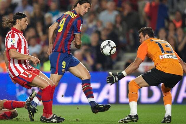 19.09.2009, Primera Divisi—n, FC Barcelona - Athletico de Madrid v.l. Uffalusi (At.Madrid) Ibrahimovic (Bara) Roberto (At.Madrid) Tor Ibrahimovic