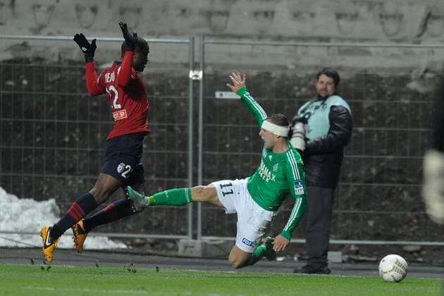 Yohan Mollo (saint etienne) vs Aurelien Chedjou (lille) FOOTBALL : Saint Etienne vs Lille - demi finale Coupe de la Ligue - 15 01 2013 FredericChambert Panoramic 