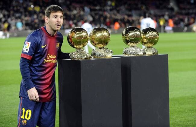 Lionel Messi (Barcelona) -Die vier Trophäen von Lionel Messi für seine bisherigen Auszeichnungen zum Weltfußballer des Jahres : FC Barcelona (Barca) vs FC Malaga -Copa del Rey - 1 4 - 16 01 2013 PacoLargo 