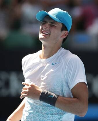 Australian Open 2013, Melbourne Park,ITF Grand Slam Tennis Tournament, Bernard Tomic (AUS) verzieht sein Gesicht nach einem verlorenen Punkt, Einzelbild,Halbkoerper,Hochformat,Grimasse,Emotion,