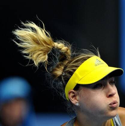 (130118) -- MELBOURNE, Jan. 18, 2013 (Xinhua) -- Angelique Kerber of Germany hits a return during her third round women s singles match on the fifth day of 2013 Australian Open tennis tournament in Melbourne, Australia, Jan. 18, 2013. 