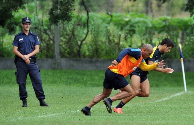 Players of Boca Juniors attend a training in Banco, city of Tandil, in the province of Buenos Aires, Argentina, on Jan. 17, 2013. (Xinhua Alejandro Santa Cruz TELAM) (py) (sp) ARGENTINA-TANDIL-BOCA JUNIORS 