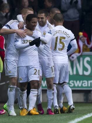 Football - 2012 2013 Premier League - Swansea City vs. Stoke City jonathan de guzman is congratulated by the swansea team after scoring their 2nd goal. 