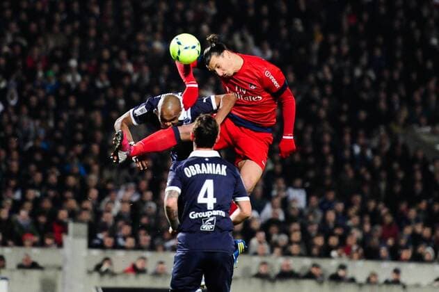 Zlatan IBRAHIMOVIC (psg) vs HENRIQUE (Bordeaux) FOOTBALL : Girondins Bordeaux vs Paris St. Germain (PSG) - Match de Ligue1 - 20 01 2013 ThierryBreton Panoramic 