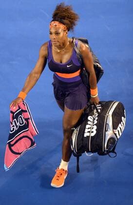 (130121) -- MELBOURNE, Jan. 21, 2013 (Xinhua) -- Serena Williams of the United States leaves the court after the women s singles match at the Australian Open tennis tournament in Melbourne, Australia, Jan. 21, 2013. (Xinhua Chen Xiaowei) (jyc) AUSTRALIA-MELBOURNE-TENNIS-WOMEN S SINGLES 