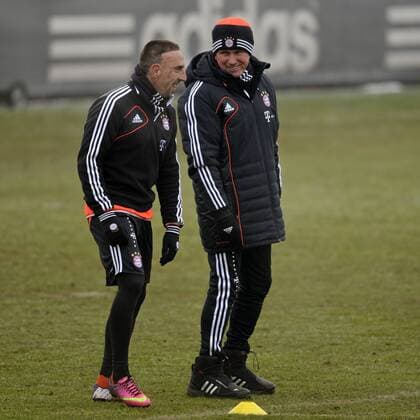 24.01.2013, Fussball 1.Bundesliga 2012 2013, Training FC Bayern München an der Säbener Strasse. v.li: Franck Ribery (München) gut gelaunt mit Trainer Jupp Heynckes (Bayern München).