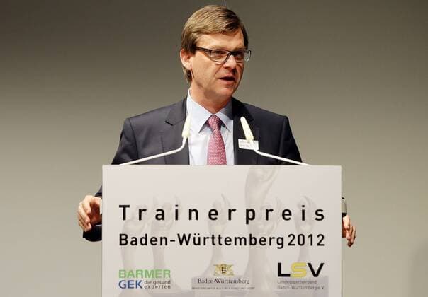 Stuttgart, GER, Verleihung Trainerpreis Baden-Württemberg 2012 , Thomas Edig ( Stellvertretender Vorstandschef der Porsche AG )