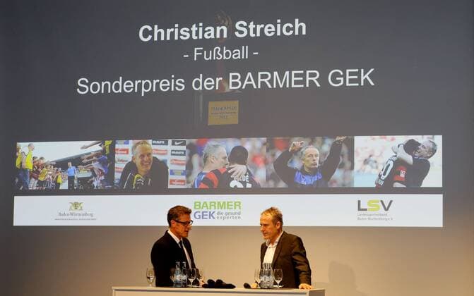 Stuttgart, GER, Verleihung Trainerpreis Baden-Württemberg 2012 , Verleihung Sonderpreis der Barmer GEK an Christian Streich (SC Freiburg) ( rechts) , links: Moderator Michael Antwerpes