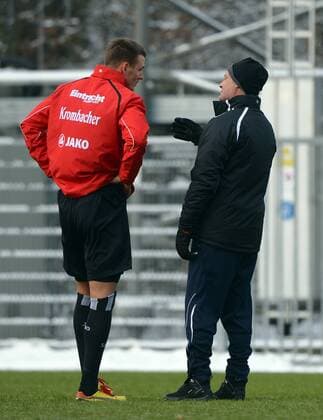 24.01.2013, xjhx, 1.Bundesliga, Eintracht Frankfurt Training, v.l. Alexander Meier (Eintracht Frankfurt), Trainer Armin Veh (Eintracht Frankfurt)
