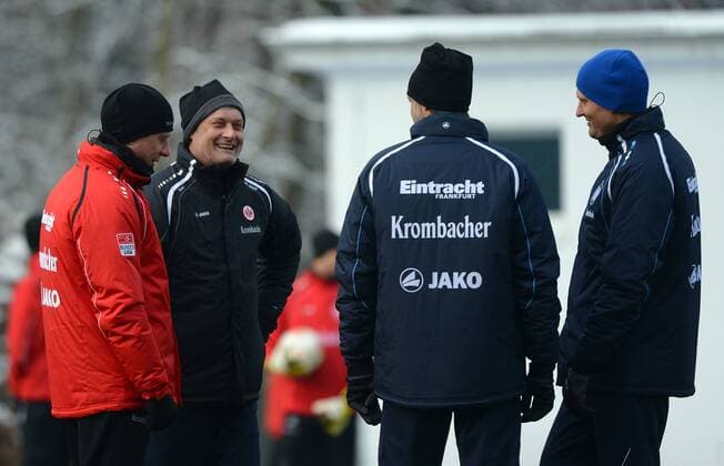 24.01.2013, xjhx, 1.Bundesliga, Eintracht Frankfurt Training, v.l. Thomas Kühn (Physiotherapeut Eintracht Frankfurt), Trainer Armin Veh (Eintracht Frankfurt), Konditionstrainer Christian Kolodziej (Eintracht Frankfurt), Co Trainer Reiner Geyer (Eintracht Frankfurt)
