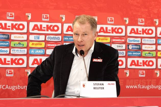 Vertragsverlängerung vom Hauptsponsor AL-KO bis 2015 Stefan REUTER (Geschäftsführer FC Augsburg)