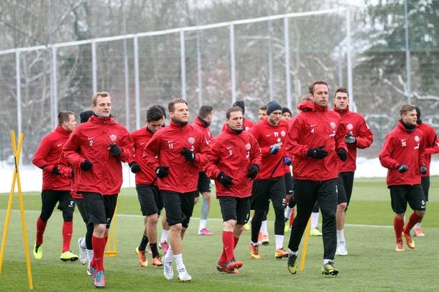 24.01.2013, xsvx, 1.Bundesliga, 1.FSV Mainz 05 Training, v.l. Warmlaufen vor dem Training