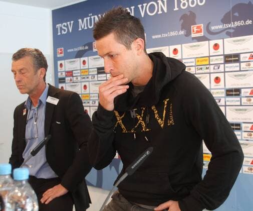 Trainer Alexander Schmidt (re.), Neuzugang Rob Friend, Sportdirektor Florian Hinterberger (alle 1860) Fussball Herren 2.BL 24.01.2013 TSV 1860 München Pressekonferenz