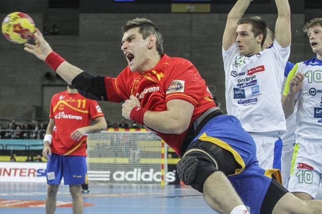 Spanien, Barcelona, Palau Sant Jordi, Halbfinale , Spanien - Slowenien, Julen Aguinagalde Akizu (ESP), Gasper Marguc (SLO)
