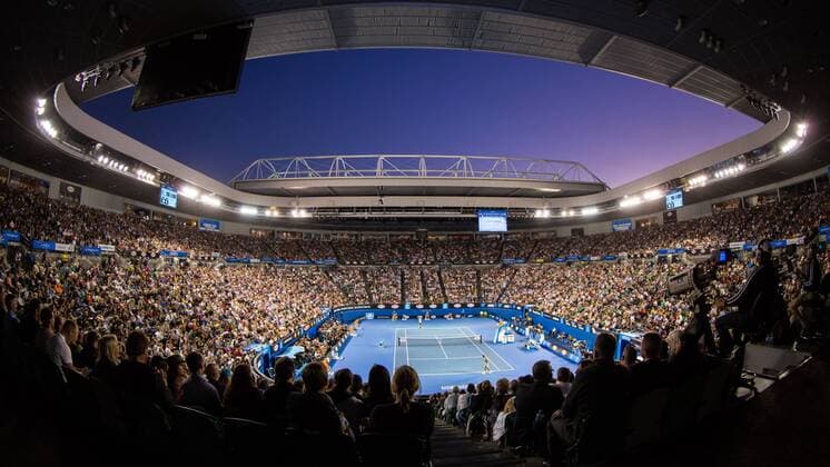 Australian Open 2013, Melbourne Park,ITF Grand Slam Tennis Tournament, Blick von oben auf den Centre Court in der Rod Laver Arena,Querformat, Nachtaufnahme,Abend,