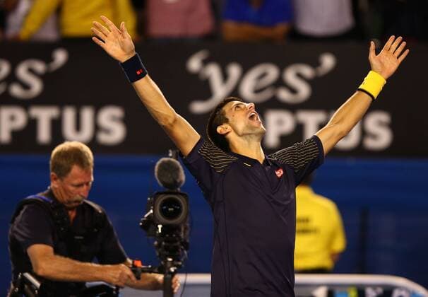 Australian Open 2013, Melbourne Park,ITF Grand Slam Tennis Tournament,Herren Endspiel,Finale, Novak Djokovic (SRB) jubelt nach seinem Sieg,Kameramann filmt den Jubel, Emotion,Freude,Halbkoerper,Querformat,TV,