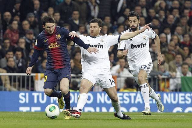 Real Madrid v Barcelona during King s Cup match, in the pic: Lionel Messi, Xabi Alonso and Alvaro Arbeloa. January 30, 2013.  (201301301271)