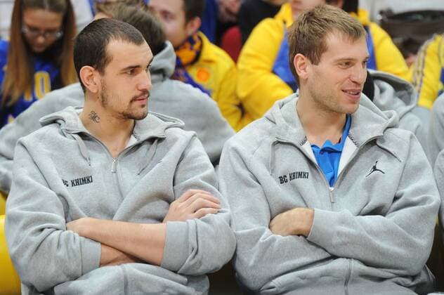 ITAR-TASS: MOSCOW REGION, RUSSIA. JANUARY 26, 2013. Players of BC Khimki Alexei Zhukanenko and Sergei Monya (L-R) seen during the meeting.  RE11290F