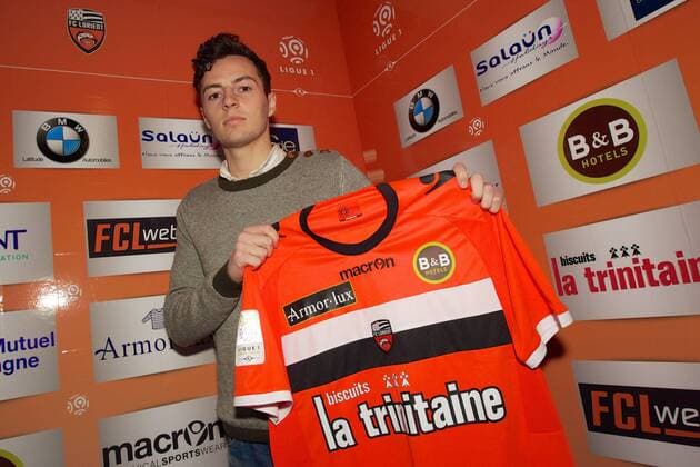 Ryan Mason signe en pret jusqu a la fin de saison. FOOTBALL : FC Lorient - Vorstellung Neuzugang - 01 02 2013 BRUNOPERREL PANORAMIC 