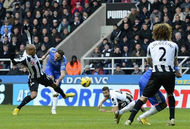 Frank Lampard of Chelsea 2nd L) scores their first goal - Barclays Premier League - Newcastle Utd vs Chelsea - St. James Park - Newcastle - 02 02 13 - Picture Richard Lee Sportimage EDITORIAL USE ONLY. No use with unauthorised audio, video, data, fixture lists, club league logos or live services. Online in-match use limited to 120 images, no video emulation. No use in betting, games or single club league player publications.