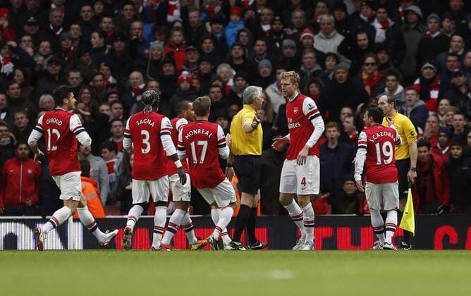 Arsenal s players argue with referee Chris Foy and linesman David Bryan after initially their opening goal was disallowed...Arsenal v Stoke - Barclays Premier League - Emirates Stadium, London- 02 02 13 - Picture David Klein Sportimage EDITORIAL USE ONLY. No use with unauthorised audio, video, data, fixture lists, club league logos or live services. Online in-match use limited to 120 images, no video emulation. No use in betting, games or single club league player publications.