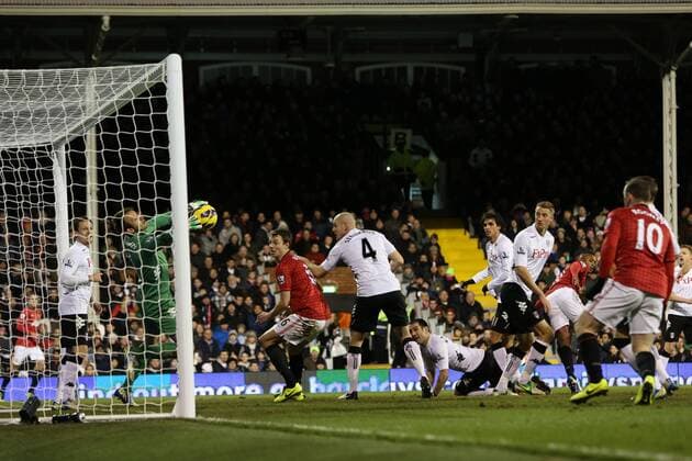 Football - 2012 2013 Premier League - Fulham FC vs Manchester United Mark Schwarzer goalkeeper of Fulham saves a header from Manchester United s Nani at Craven Cottage, London, England 