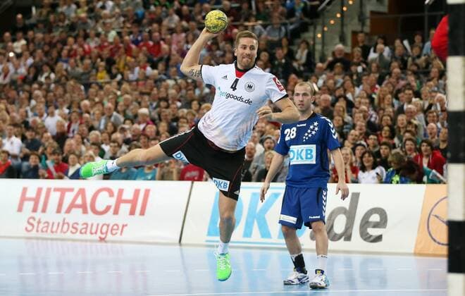 Leipzig, 02.02.2013, Arena, All Star Game, Handball, Herren , Deutschland DHB Auswahl vs. Bundesliga All-Star-Team 37:35 (19:18) , Im Bild: Oliver Roggisch (DHB Auswahl) am Ball. ,