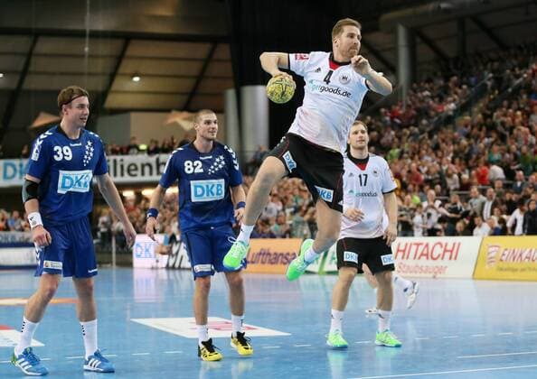 Leipzig, 02.02.2013, Arena, All Star Game, Handball, Herren , Deutschland DHB Auswahl vs. Bundesliga All-Star-Team 37:35 (19:18) , Im Bild: Oliver Roggisch (DHB Auswahl) am Ball. ,
