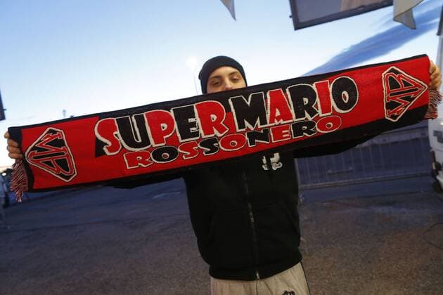 Neuzugang Mario Balotelli (AC Mailand) ist bereit auf Fanartikeln verewigt - MarcoxBertorello
