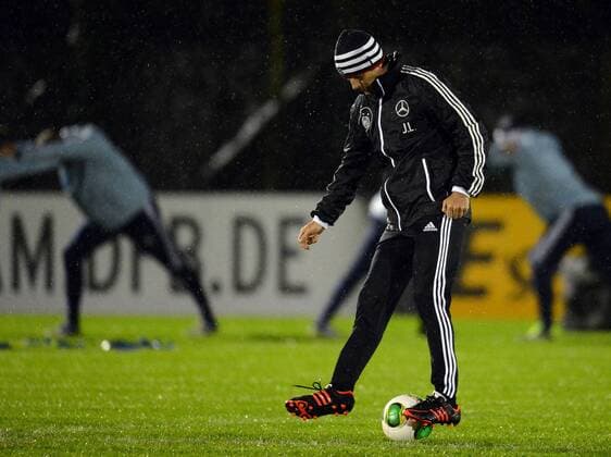 04.02.2013, Fussball, Deutsche Fussball Nationalmannschaft DFB Training, v.l. Trainer Joachim JOGI Löw (Deutsche Fussball Nationalmannschaft DFB)