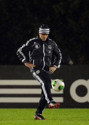 04.02.2013, Fussball, Deutsche Fussball Nationalmannschaft DFB Training, v.l. Trainer Joachim JOGI Löw (Deutsche Fussball Nationalmannschaft DFB)