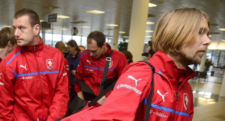 Player of Czech Republic soccer team Jaroslav Plasil (right) is seen at Prague s Vaclav Havel Airport in Prague, Czech Republic, February 5, 2013 to leave for Turkey. Czech team is to play friendly match there. (CTKxPhoto MichalxKamaryt) CTKPhotoP201302050274901  kmt 7 K