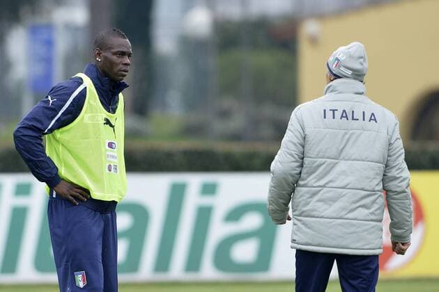 Mario Balotelli, Cesare Prandelli.05 02 2013 Coverciano. Training Fussball-Nationammannschaft Italien. . alfredoxfalcone