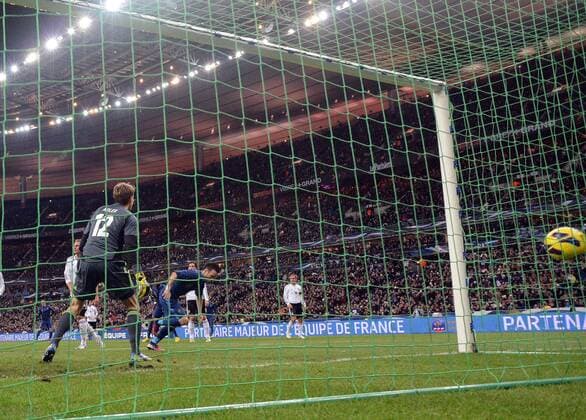 06.02.2013, xjh, Freundschaftspiel, Frankreich - Deutschland, v.l. Rene Adler (Deutsche Fussball Nationalmannschaft DFB), Mathieu Valbuena (Frankreich) Goal scored, Tor zum 1:0
