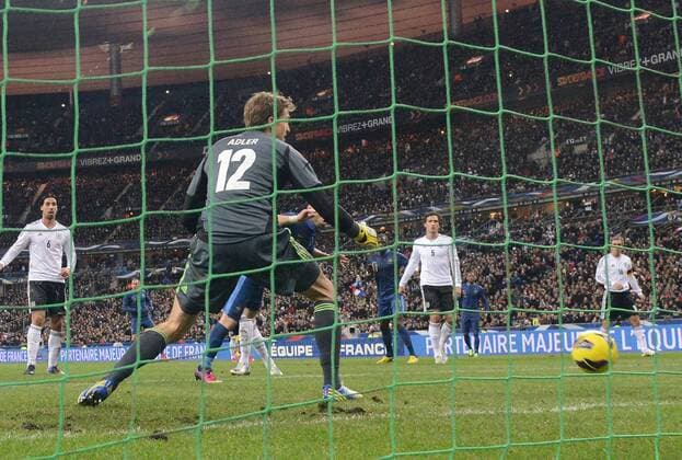 06.02.2013, xjh, Freundschaftspiel, Frankreich - Deutschland, v.l. Rene Adler (Deutsche Fussball Nationalmannschaft DFB), Mathieu Valbuena (Frankreich) Goal scored, Tor zum 1:0