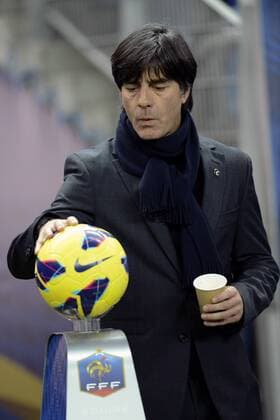 06.02.2013, Fussball Testländerspiel, Frankreich - Deutschland, im Stade de France in Paris (Frankreich). Trainer Joachim Löw (Deutschland).