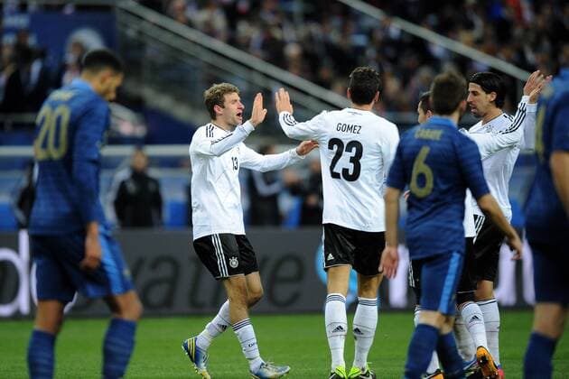 Fußball Länderspiel Frankreich - Deutschland am 06.02.2013 im Stade de France in Paris Torjubel Deutschland zum 1:1 durch Thomas Müller ( Deutschland )
