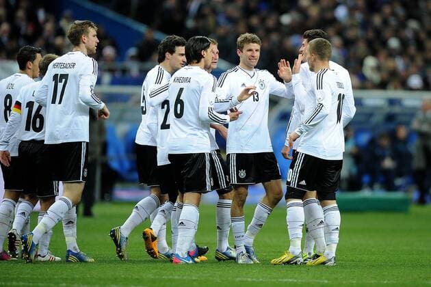 Fußball Länderspiel Frankreich - Deutschland am 06.02.2013 im Stade de France in Paris Torjubel Deutschland zum 1:1 durch Thomas Müller ( Deutschland )