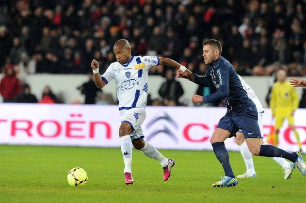Jeremy Menez (PSG) Claudio Beauvue (Bastia) FOOTBALL : PSG vs Bastia - Ligue 1 - 08 02 2013 N.LeGouic FEP Panoramic 
