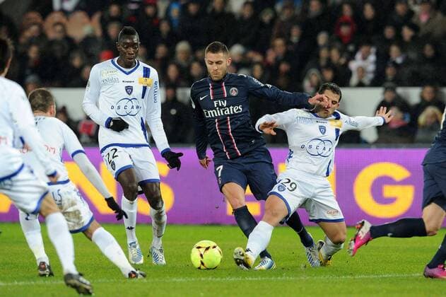 Jeremy Menez (PSG) Sambou Yatabare - Gilles Cioni (Bastia) FOOTBALL : PSG vs Bastia - Ligue 1 - 08 02 2013 N.LeGouic FEP Panoramic 