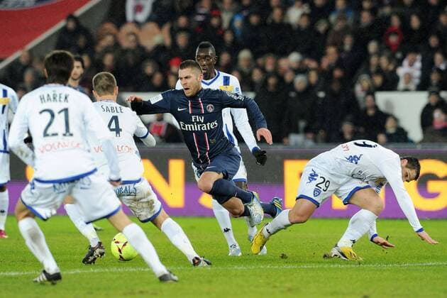 Jeremy Menez (PSG) Sambou Yatabare - Gilles Cioni (Bastia) FOOTBALL : PSG vs Bastia - Ligue 1 - 08 02 2013 N.LeGouic FEP Panoramic 