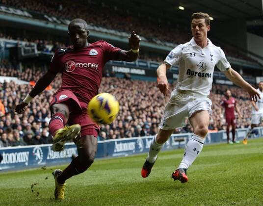 Football - 2012 2013 Premier League - Tottenham Hotspur vs. Newcastle United Newcastle United s Moussa Sissoko and Tottenham s Scott PArker at White Hart Lane, London 