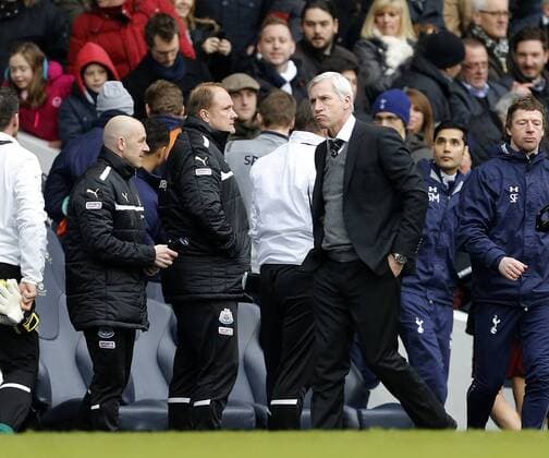 Newcastle s Alan Pardew looks on dejected at the final whistle..Tottenham Hotspur v Newcastle United - Barclays Premier League - White Hart Lane, London- 09 02 13 - Picture David Klein Sportimage EDITORIAL USE ONLY. No use with unauthorised audio, video, data, fixture lists, club league logos or live services. Online in-match use limited to 120 images, no video emulation. No use in betting, games or single club league player publications.