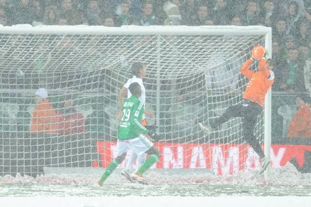 Josuha Guilavogui (saint etienne) vs Geoffrey Jourden (montpellier) FOOTBALL : Saint Etienne vs Montpellier - Ligue 1 - 09 02 2013 FredericChambert Panoramic 