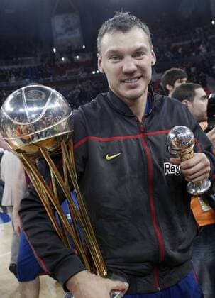 FC Barcelona Regal s Sarunas Jasikevicius celebrates the victory in the Spanish Basketball King s Cup Final match.February 07,2013.  (201302101346)
